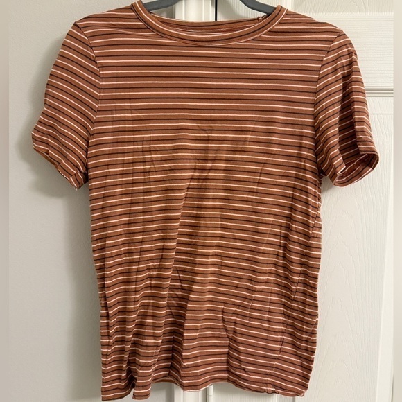 Universal Thread Striped Tee - Size S - Picture 1 of 2